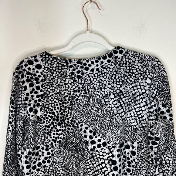 Ruby Rd. FAVORITES Shirt M Black White Abstract V Neck Pullover Top Size Medium - Picture 4 of 7